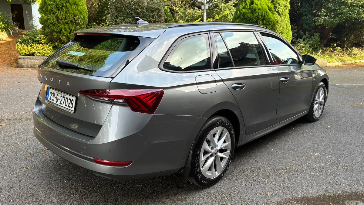 Skoda Octavia Estate, Diesel, 2023, Grey
