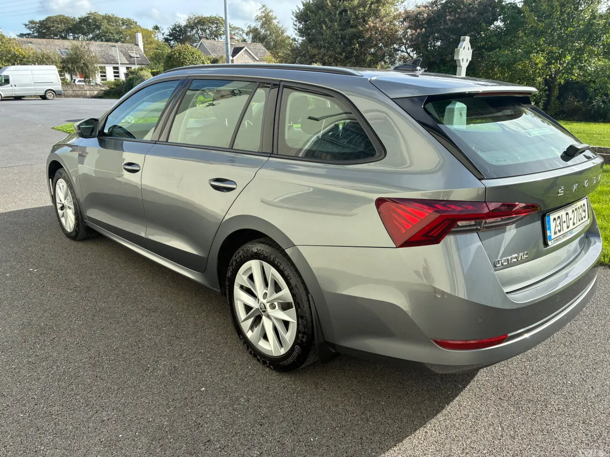 Skoda Octavia Estate, Diesel, 2023, Grey