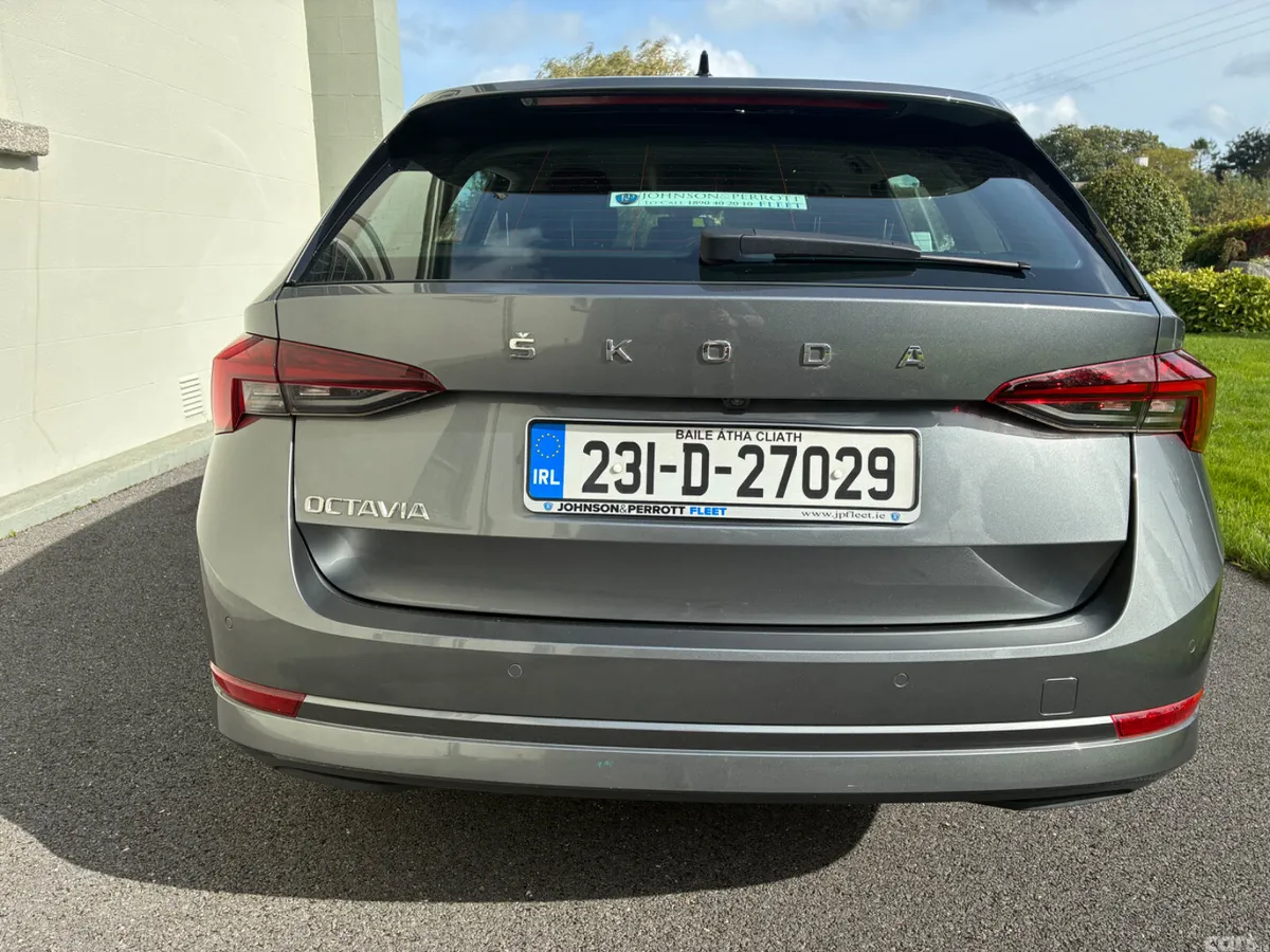 Skoda Octavia Estate, Diesel, 2023, Grey