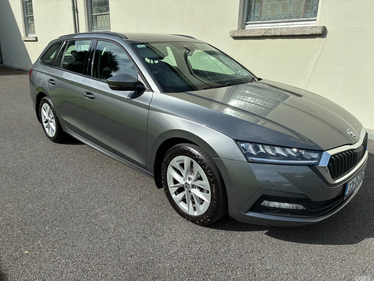 Skoda Octavia Estate, Diesel, 2023, Grey