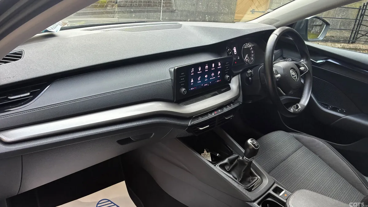 Skoda Octavia Estate, Diesel, 2023, Grey
