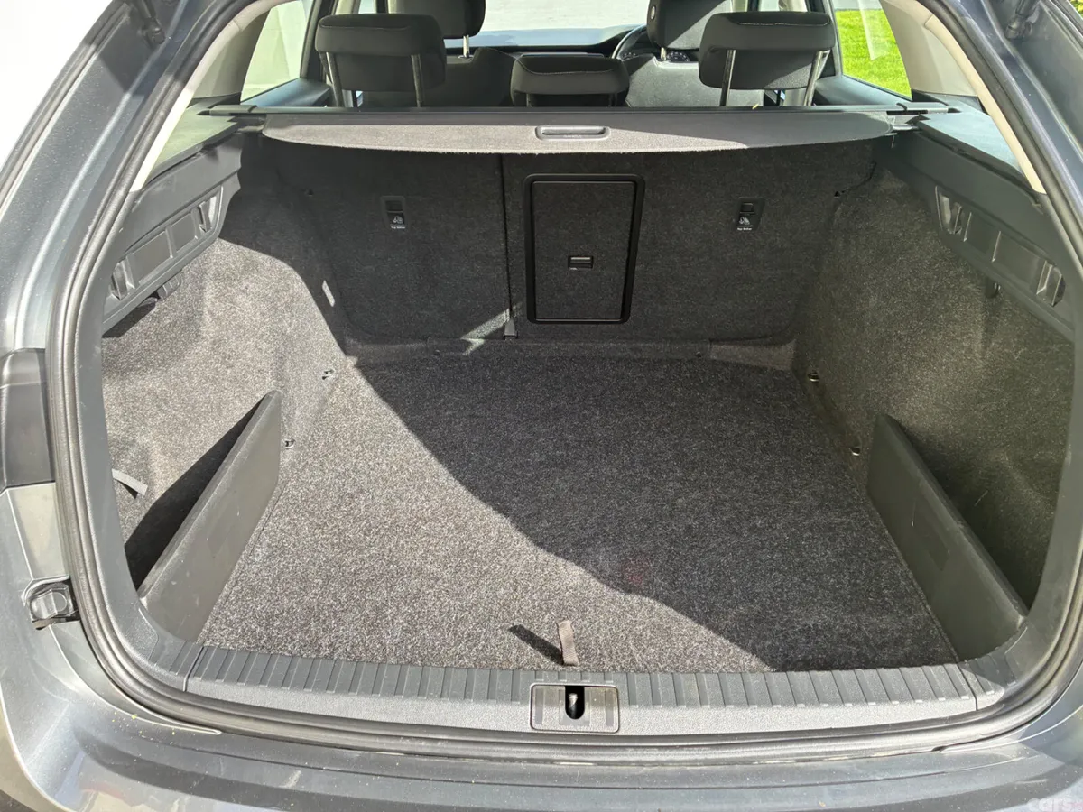 Skoda Octavia Estate, Diesel, 2023, Grey
