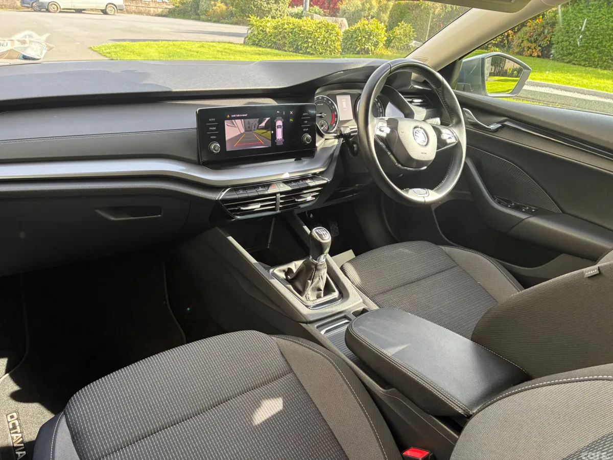 Skoda Octavia Estate, Diesel, 2023, Grey