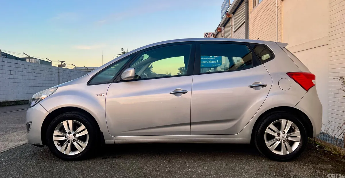 Hyundai ix20 MPV, Petrol, 2015, Silver