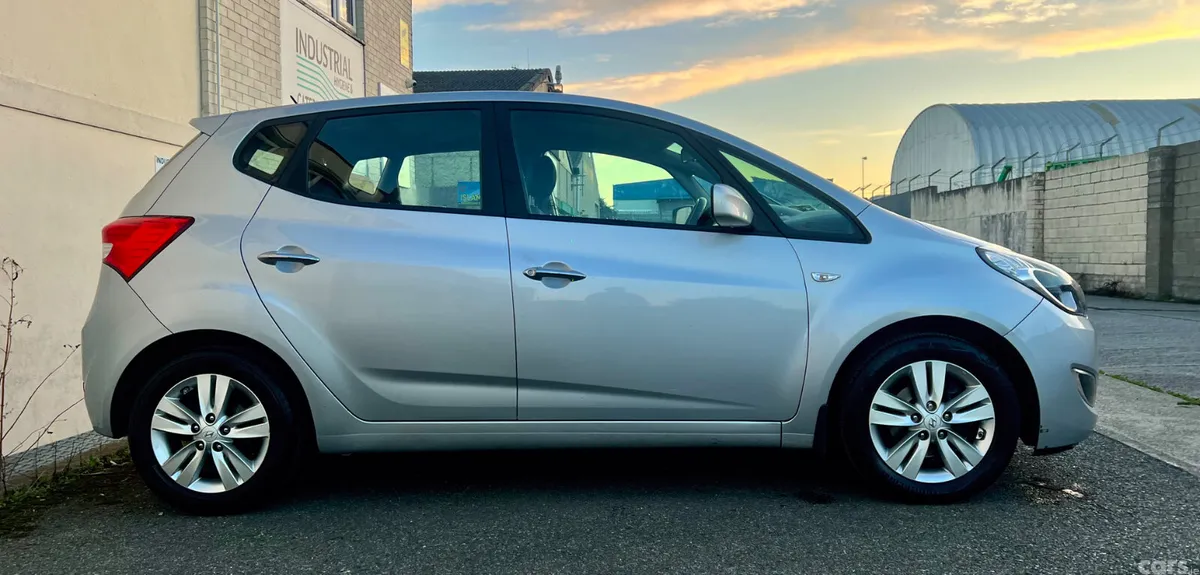 Hyundai ix20 MPV, Petrol, 2015, Silver