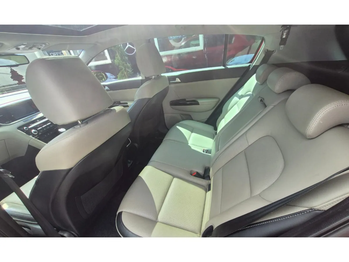 Kia Sportage SUV, Diesel Hybrid, 2020, Red