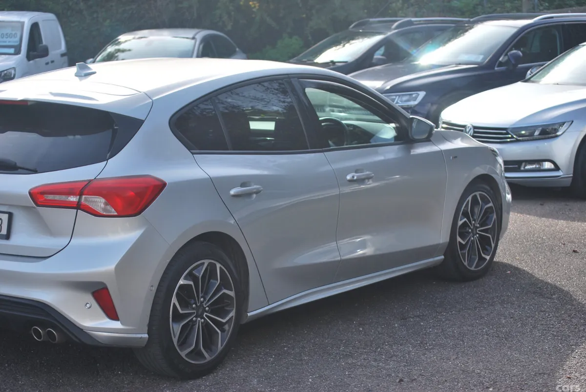 Ford Focus Hatchback, Diesel, 2021, Grey