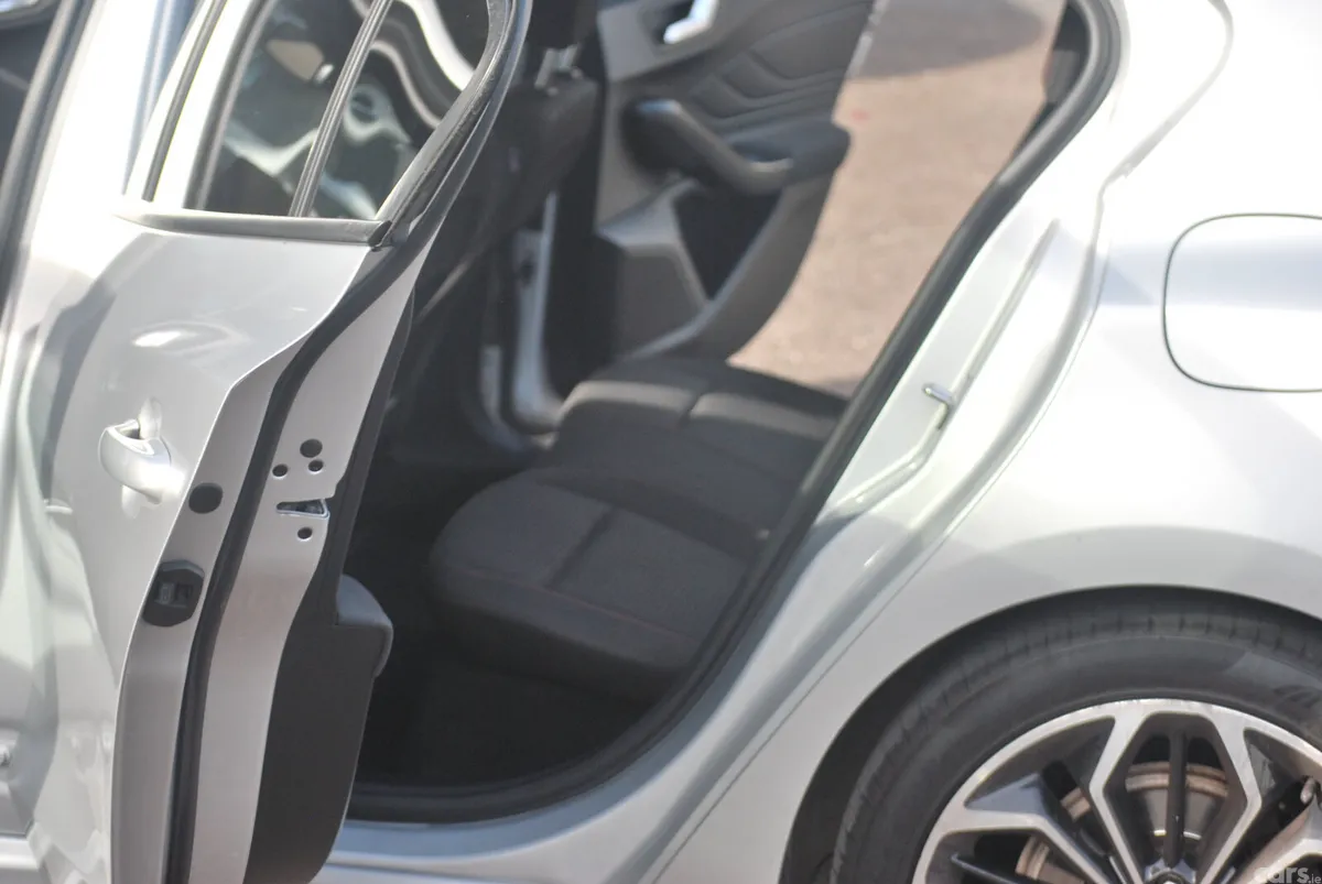 Ford Focus Hatchback, Diesel, 2021, Grey
