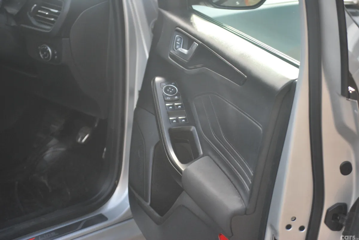 Ford Focus Hatchback, Diesel, 2021, Grey