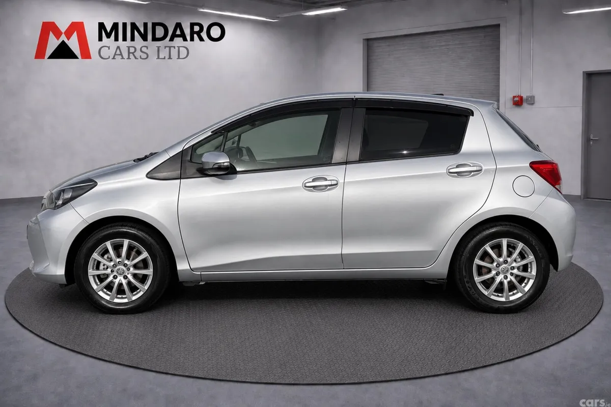 Toyota Yaris Hatchback, Petrol, 2016, Silver