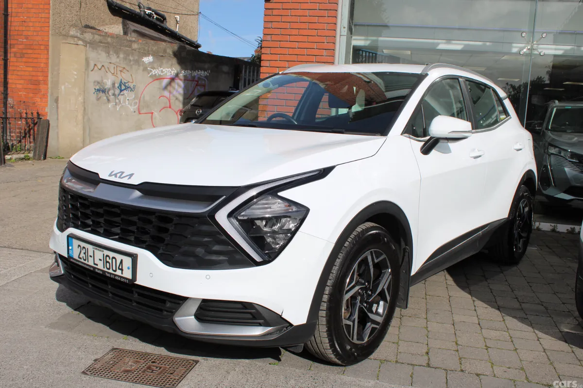 Kia Sportage SUV, Diesel Hybrid, 2023, White