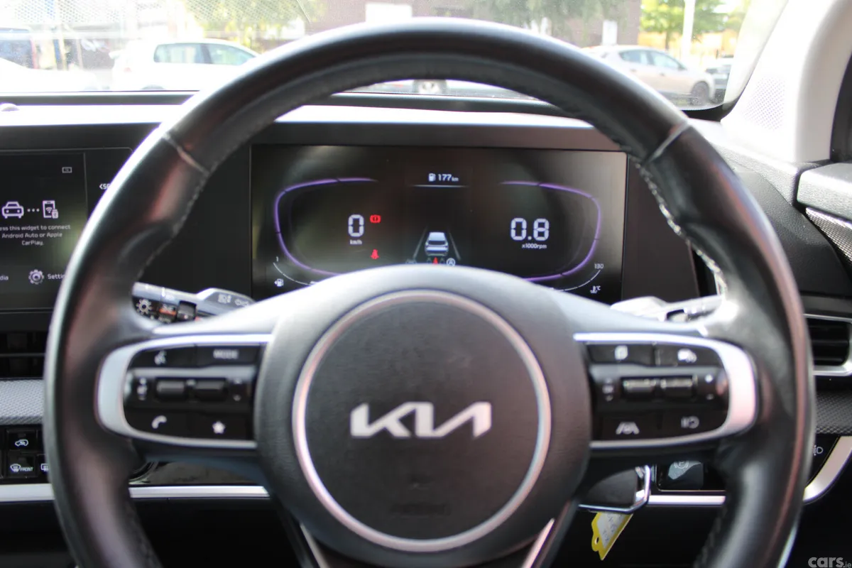 Kia Sportage SUV, Diesel Hybrid, 2023, White