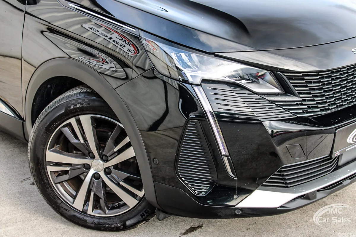Peugeot 5008 MPV, Diesel, 2022, Black
