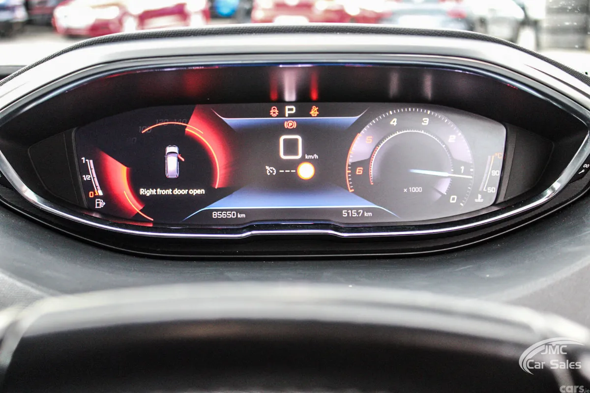 Peugeot 5008 MPV, Diesel, 2022, Black