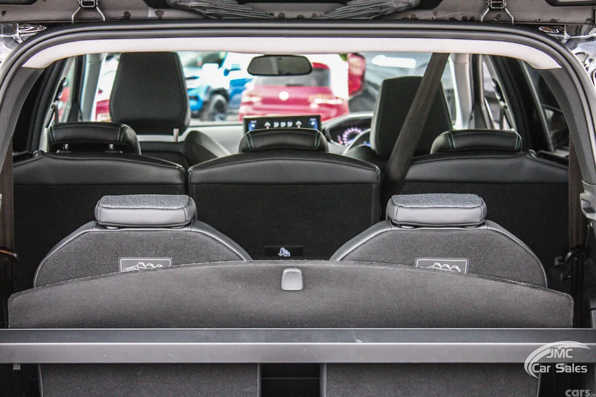 Peugeot 5008 MPV, Diesel, 2022, Black