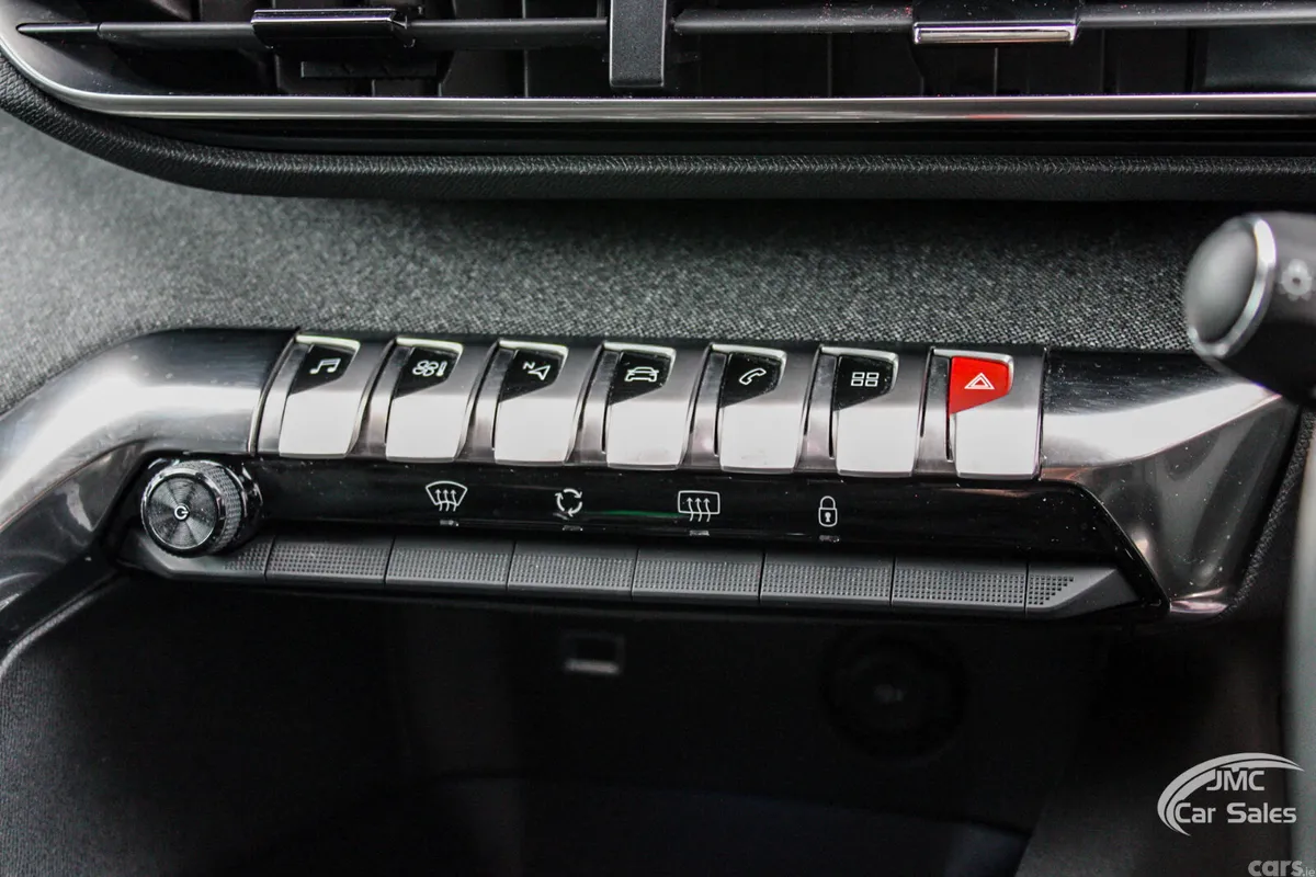 Peugeot 5008 MPV, Diesel, 2022, Black