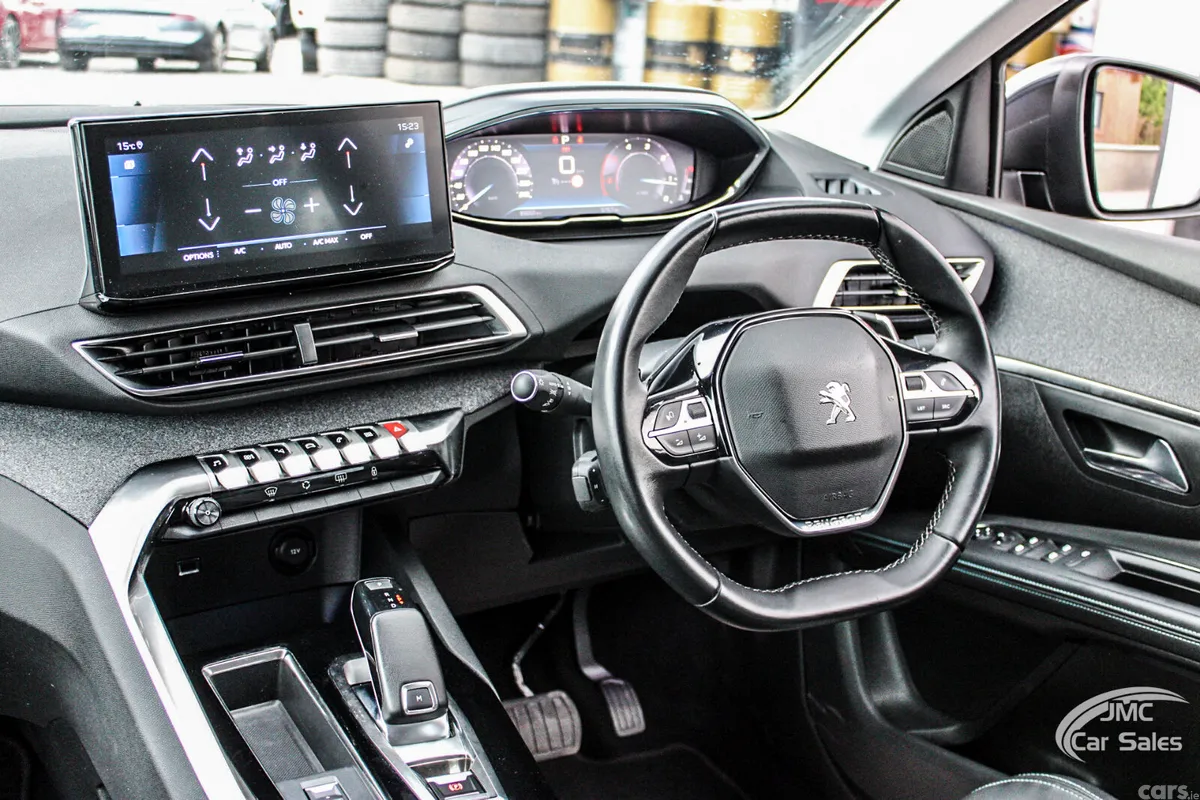 Peugeot 5008 MPV, Diesel, 2022, Black