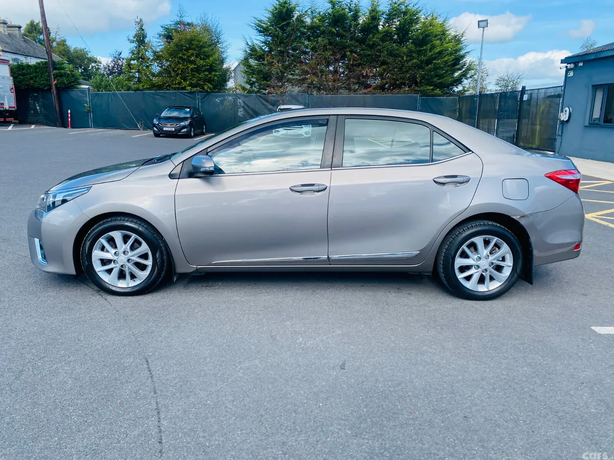 Toyota Corolla Saloon, Diesel, 2016, Beige