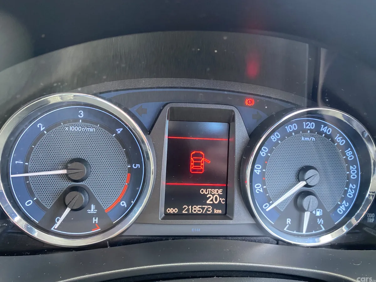 Toyota Corolla Saloon, Diesel, 2016, Beige
