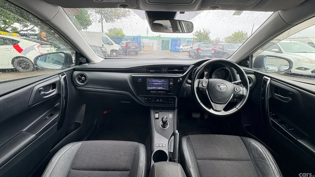 Toyota Auris Hatchback, Petrol Hybrid, 2016, Silver