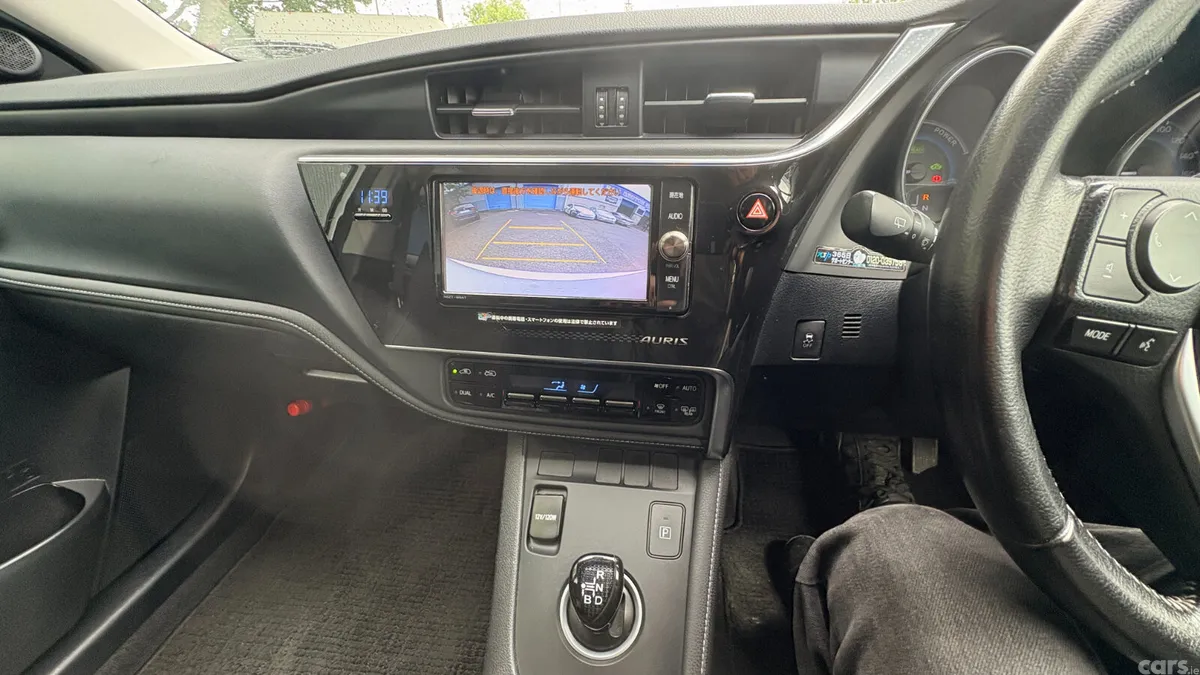 Toyota Auris Hatchback, Petrol Hybrid, 2016, Silver