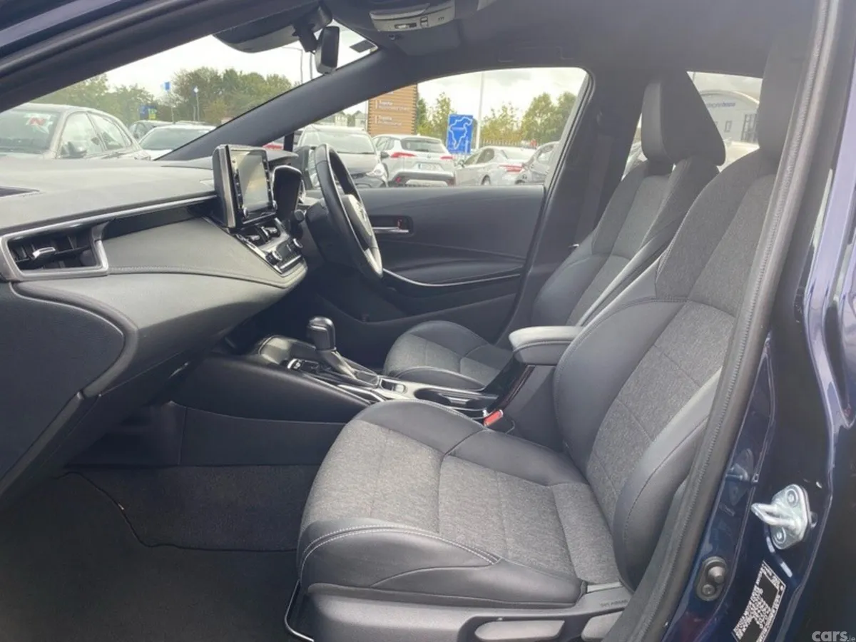 Toyota Corolla Hatchback, Petrol Hybrid, 2021, Blue
