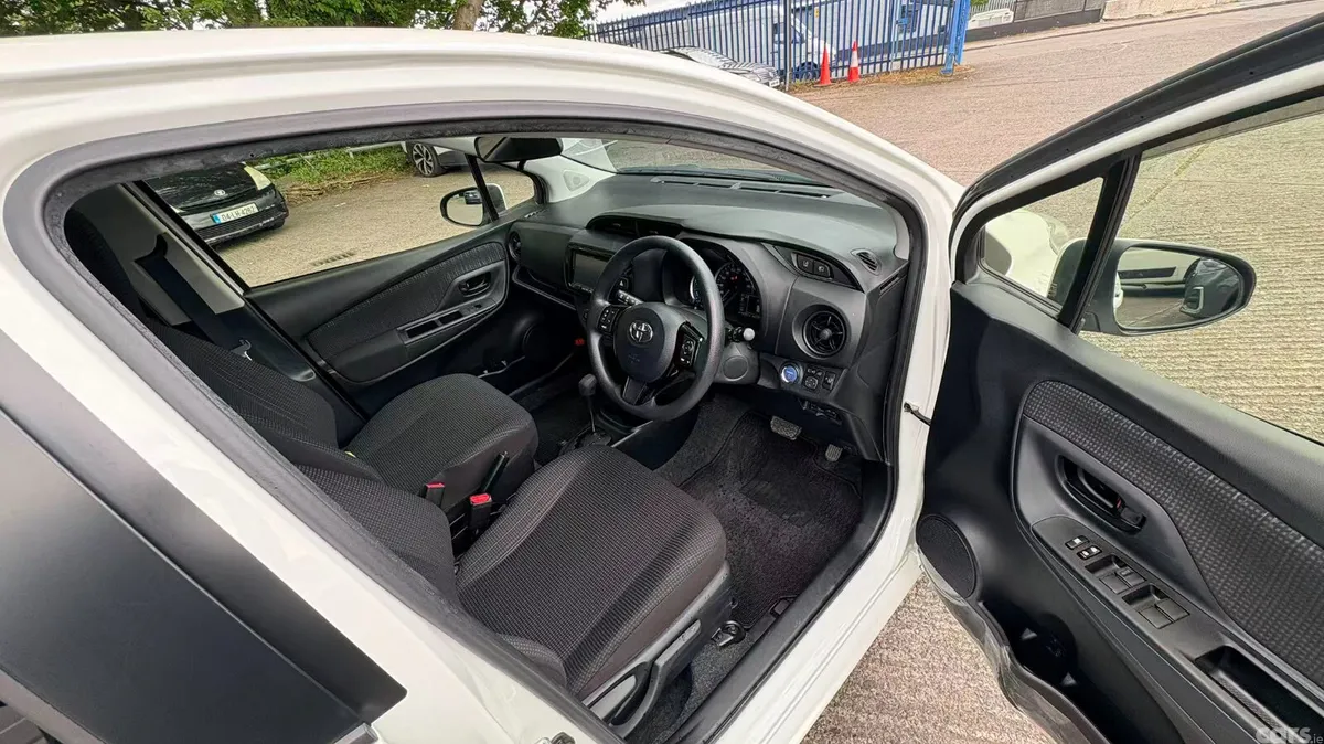 Toyota Vitz Hatchback, Petrol Hybrid, 2017, White