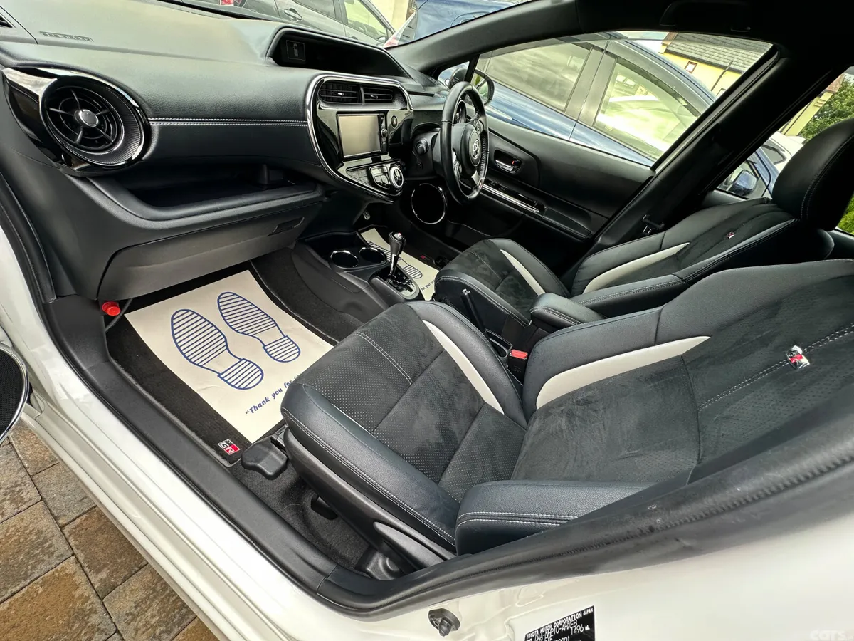 Toyota Aqua Hatchback, Petrol Hybrid, 2018, White