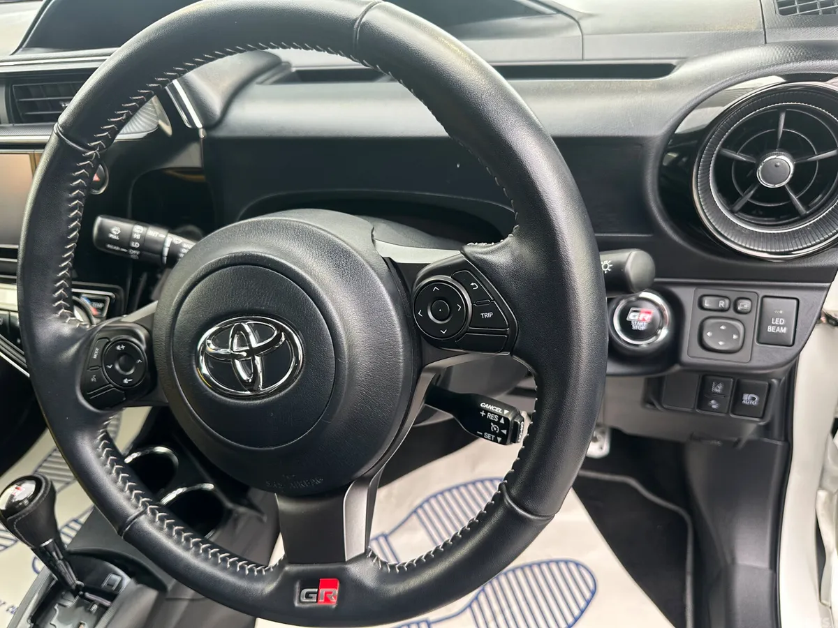 Toyota Aqua Hatchback, Petrol Hybrid, 2018, White