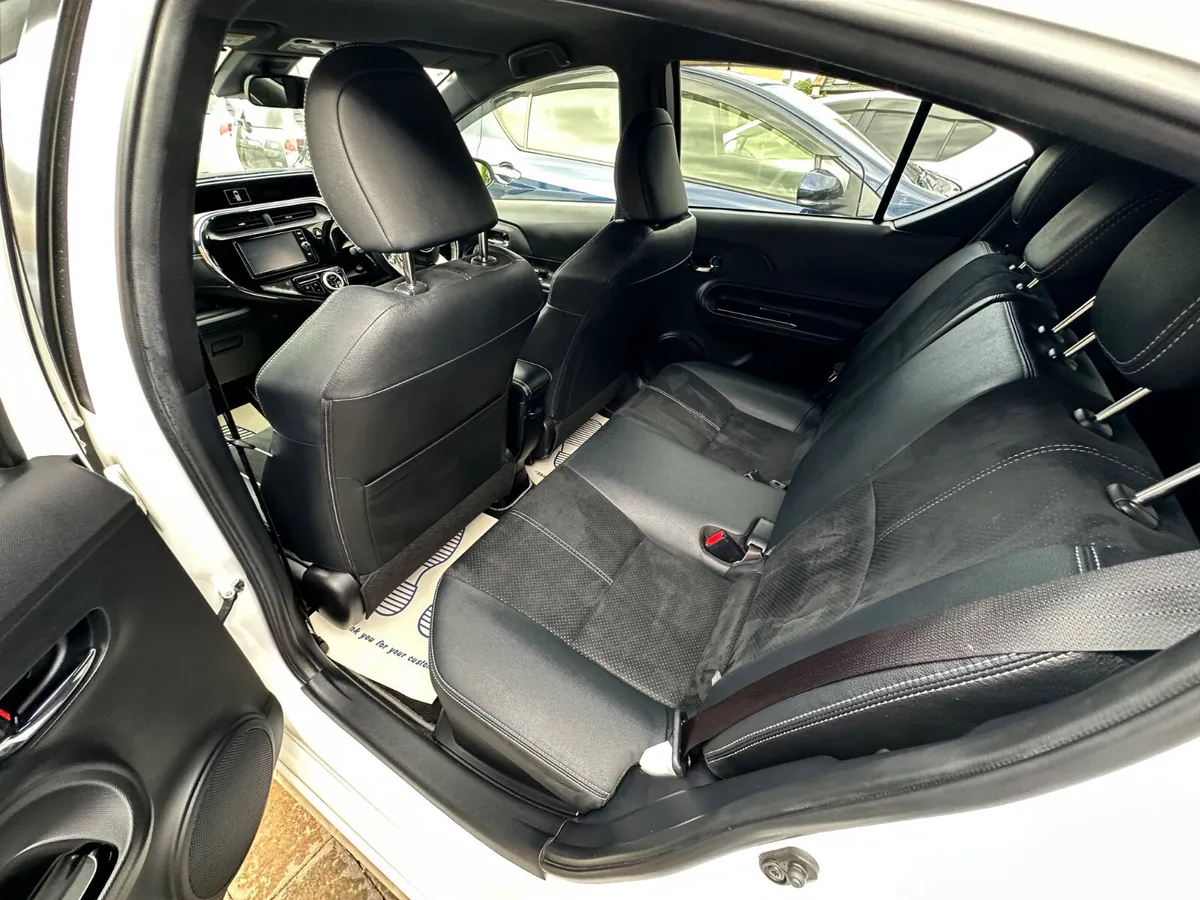Toyota Aqua Hatchback, Petrol Hybrid, 2018, White