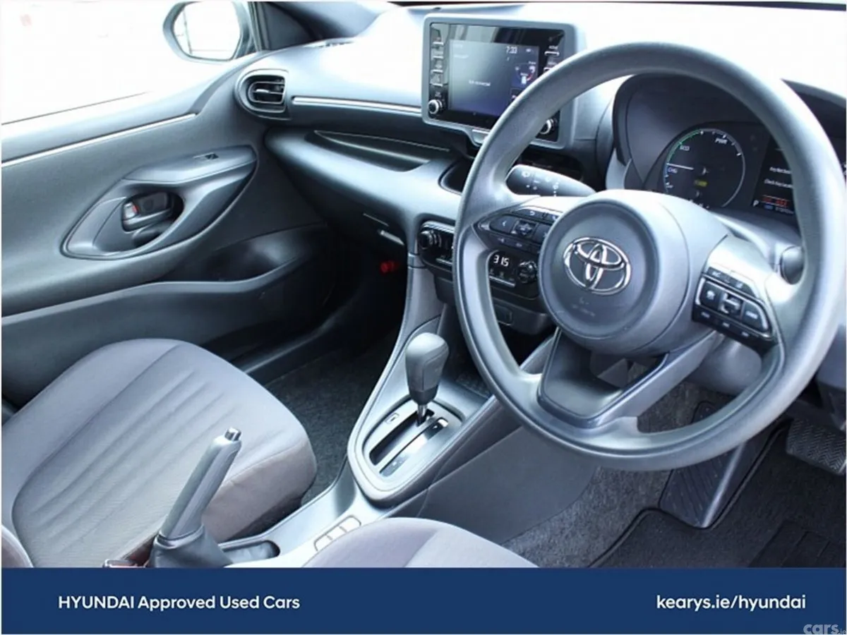 Toyota Yaris Hatchback, Petrol Hybrid, 2021, Blue
