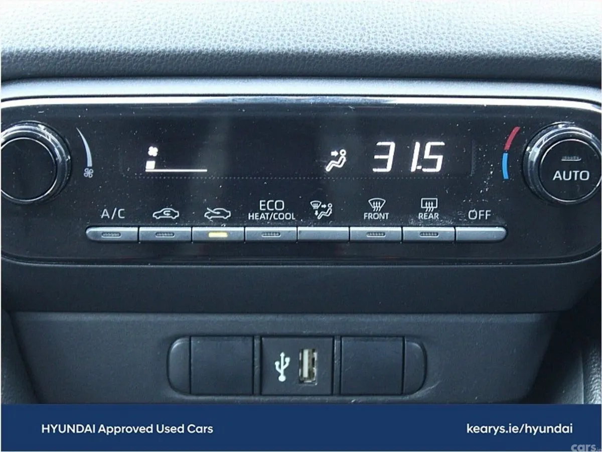 Toyota Yaris Hatchback, Petrol Hybrid, 2021, Blue