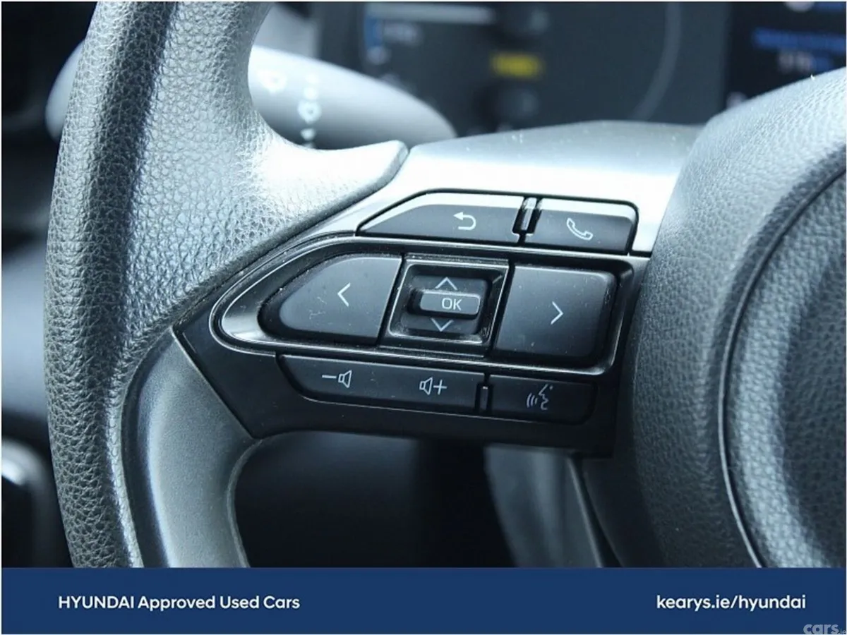 Toyota Yaris Hatchback, Petrol Hybrid, 2021, Blue
