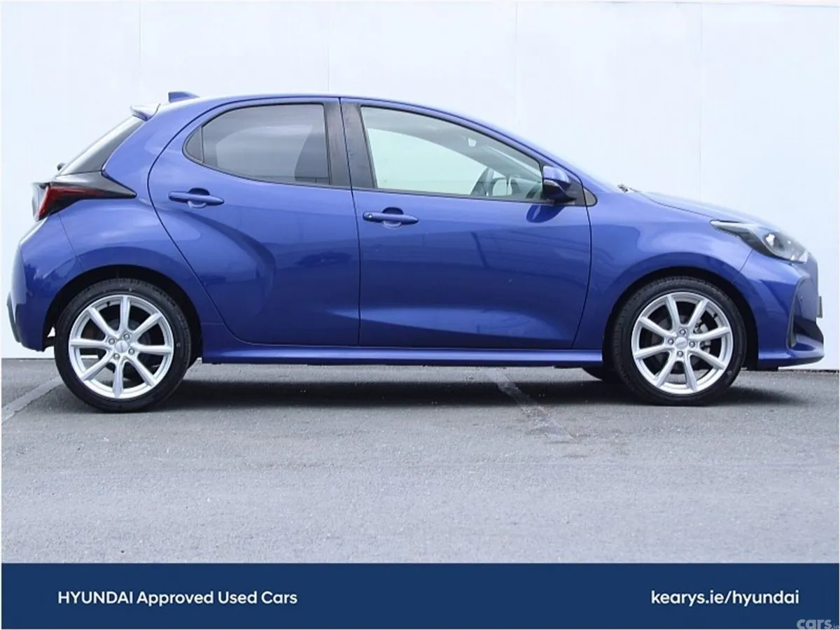 Toyota Yaris Hatchback, Petrol Hybrid, 2021, Blue