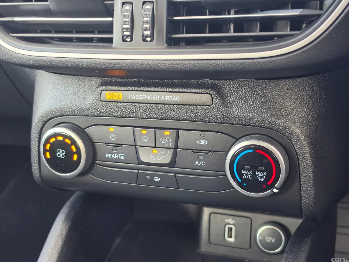 Ford Focus Estate, Petrol, 2019, Blue