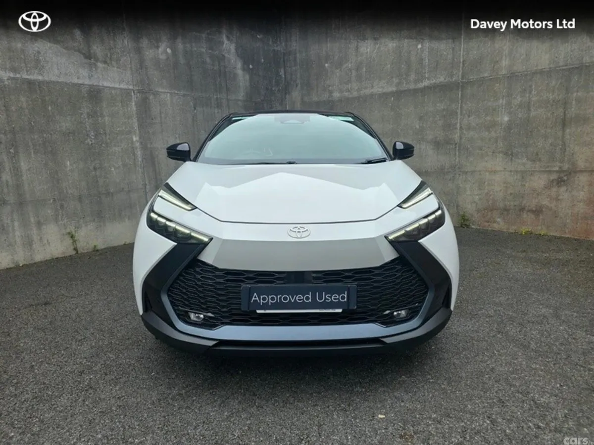 Toyota C-HR SUV, Petrol Hybrid, 2024, White