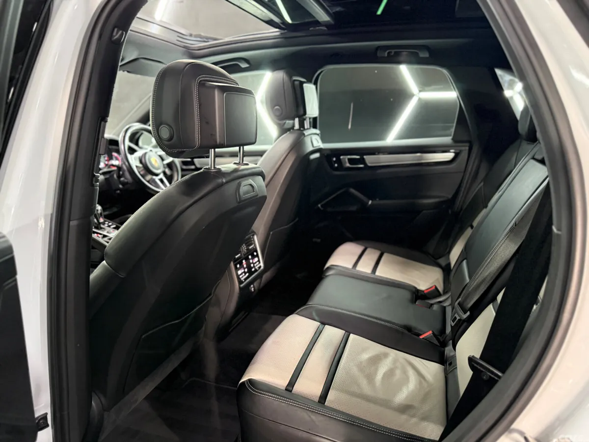 Porsche Cayenne SUV, Petrol Plug-in Hybrid, 2020, White