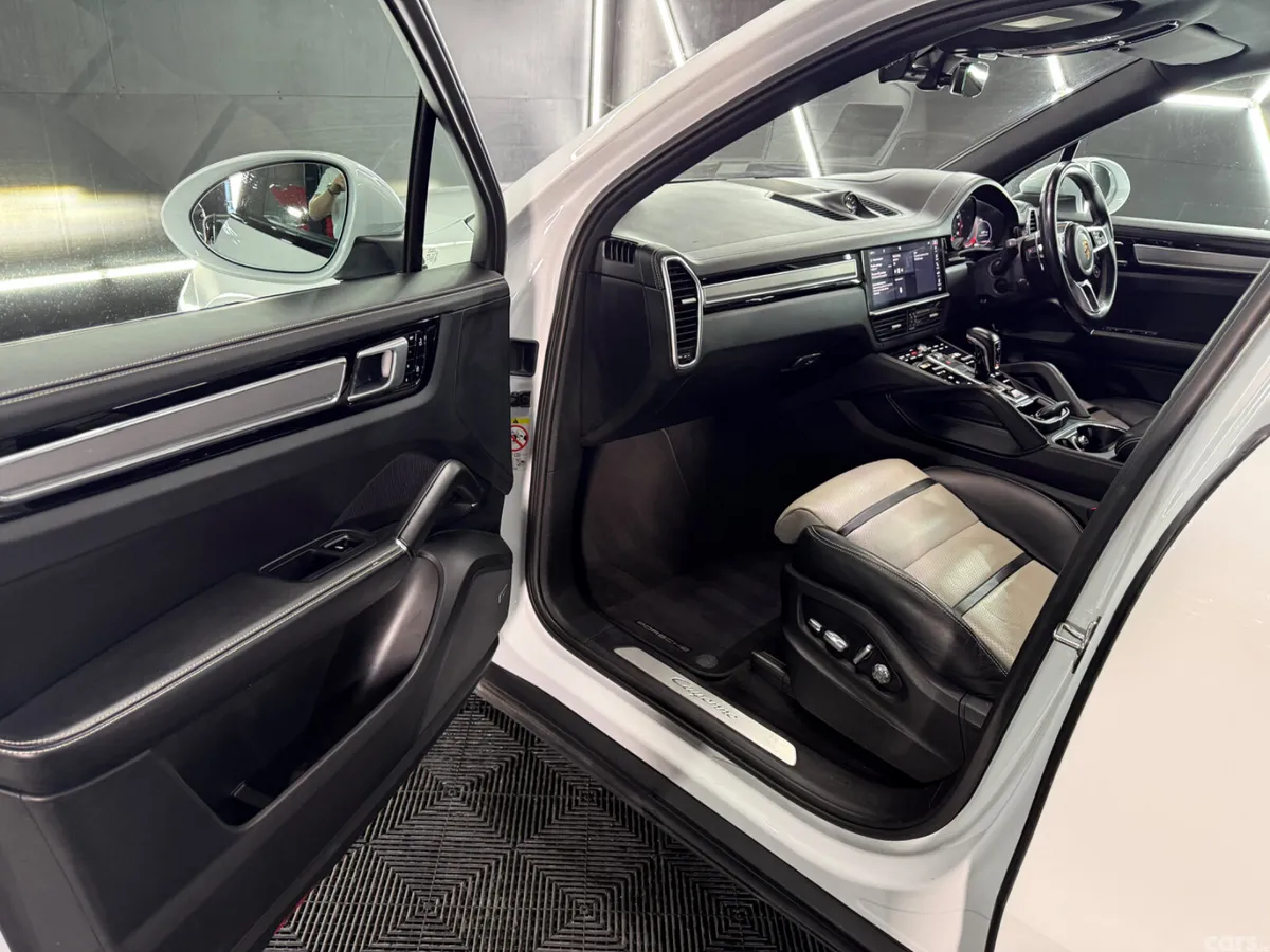 Porsche Cayenne SUV, Petrol Plug-in Hybrid, 2020, White