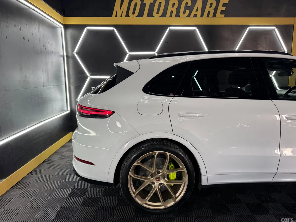 Porsche Cayenne SUV, Petrol Plug-in Hybrid, 2020, White