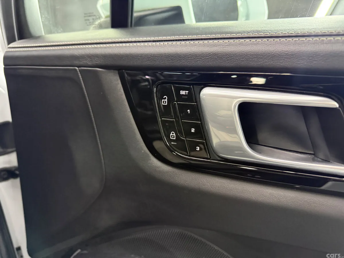 Porsche Cayenne SUV, Petrol Plug-in Hybrid, 2020, White
