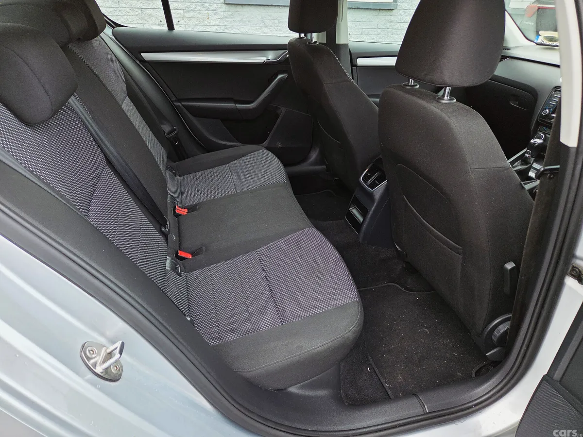 Skoda Octavia Saloon, Diesel, 2017, Grey