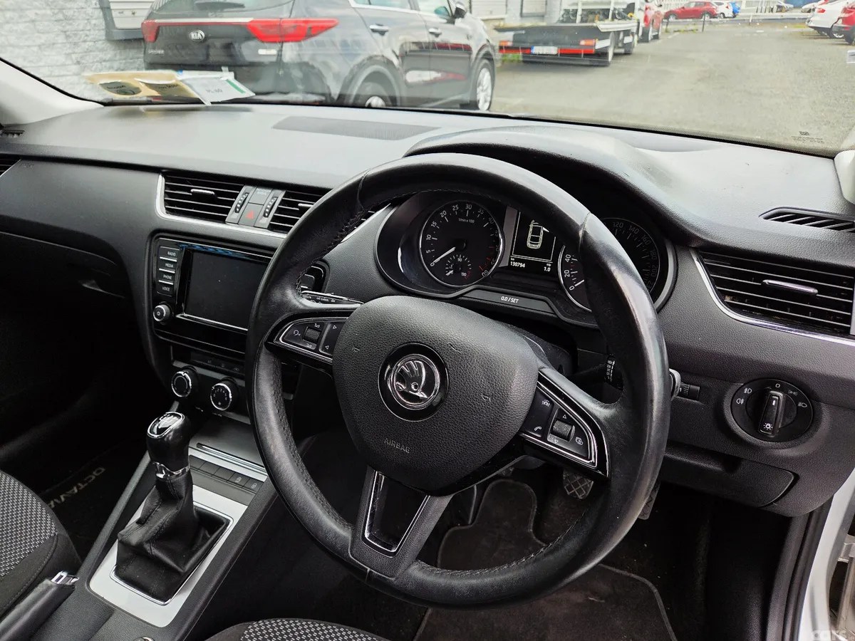 Skoda Octavia Saloon, Diesel, 2017, Grey