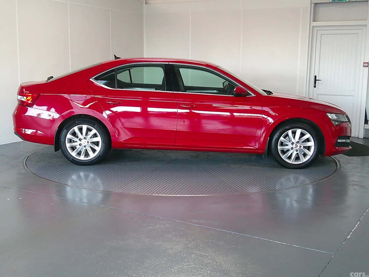 Skoda Superb Saloon, Diesel, 2022, Red