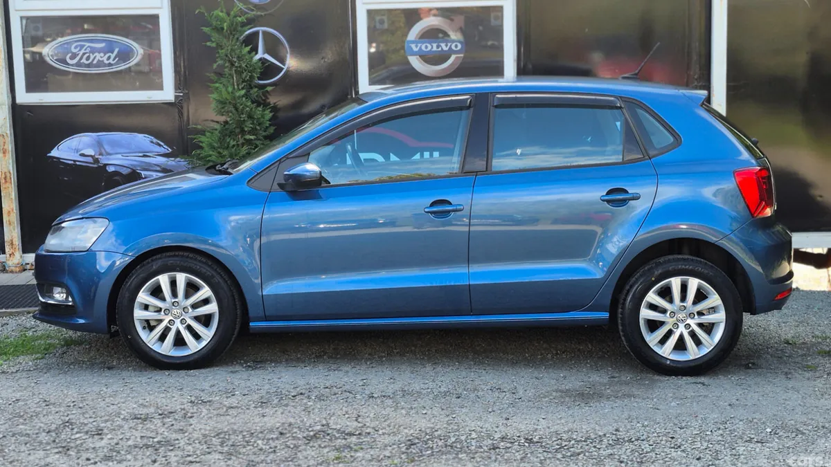Volkswagen Polo Hatchback, Petrol, 2017, Blue