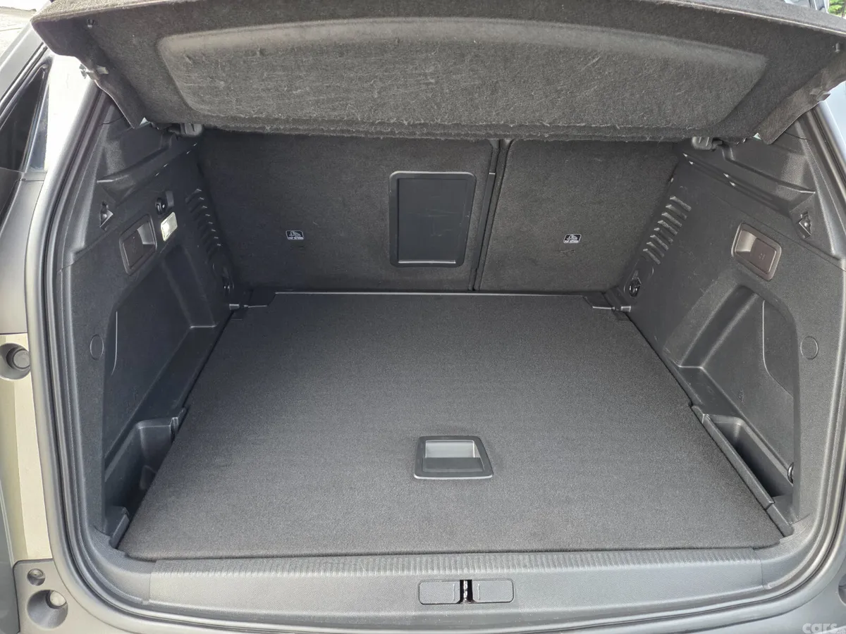 Peugeot 3008 MPV, Petrol, 2019, Grey
