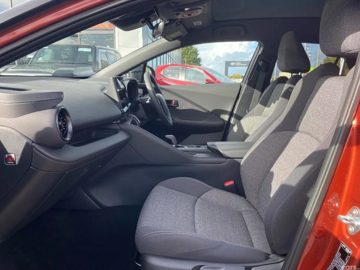 Toyota C-HR SUV, Petrol Hybrid, 2026, Brown