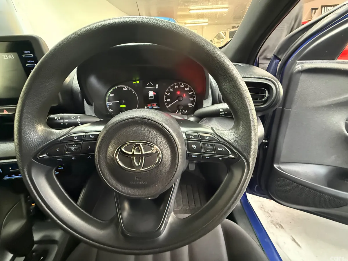 Toyota Yaris Hatchback, Petrol Hybrid, 2022, Blue