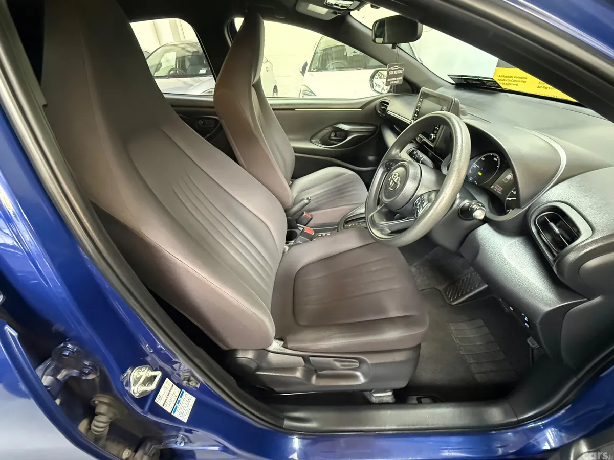 Toyota Yaris Hatchback, Petrol Hybrid, 2022, Blue