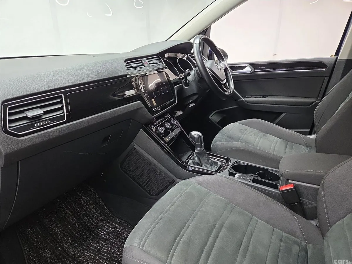 Volkswagen Touran MPV, Petrol, 2018, Blue