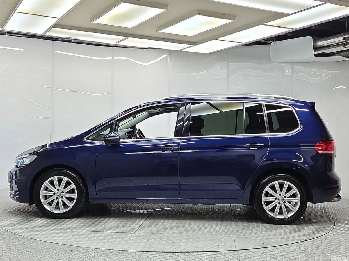 Volkswagen Touran MPV, Petrol, 2018, Blue